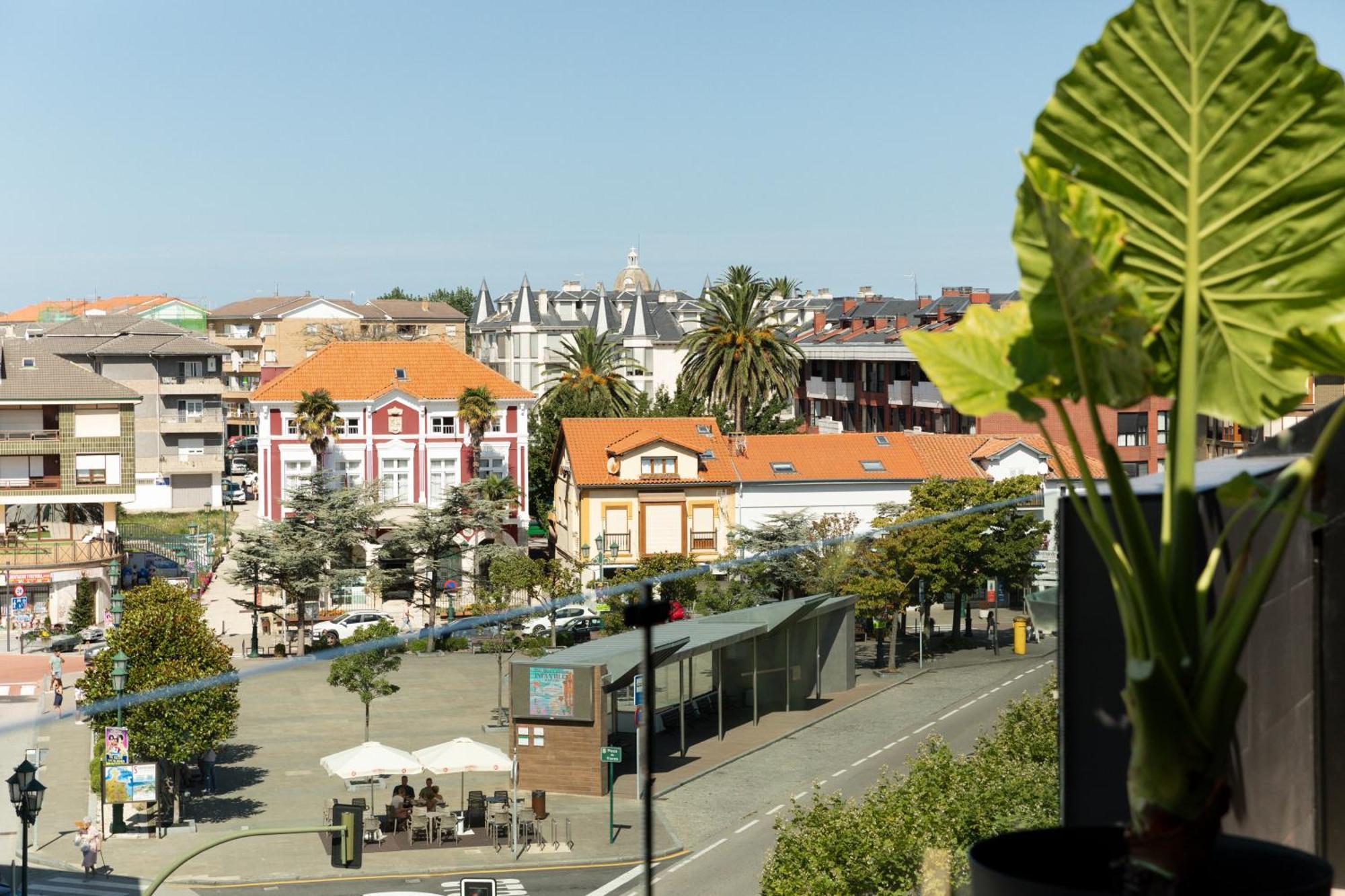 Plaza Center *